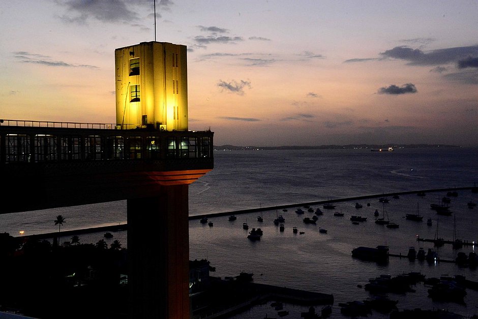 Leia mais sobre o artigo Elevador Lacerda, um dos principais cartões postais de Salvador, completa hoje 147 anos