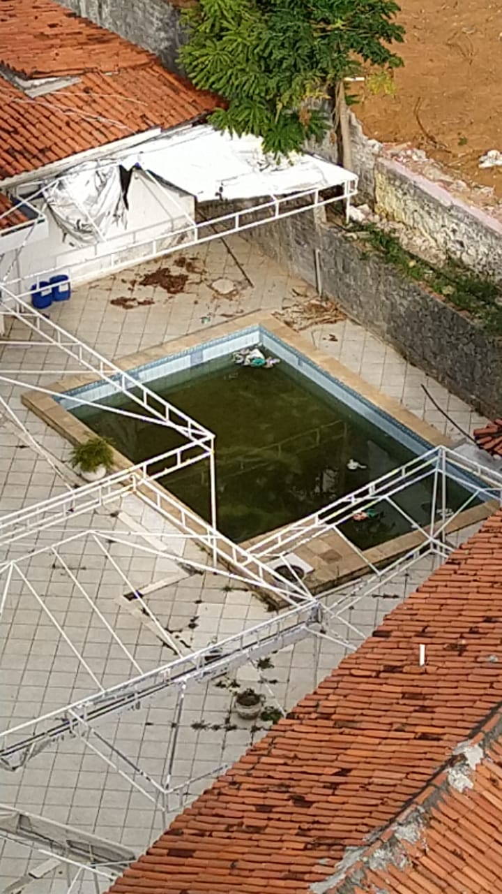 Leia mais sobre o artigo SOCORRO PREFEITURA! Moradores do Parque Bela Vista de Brotas denunciam foco de dengue em piscina de casa abandonada