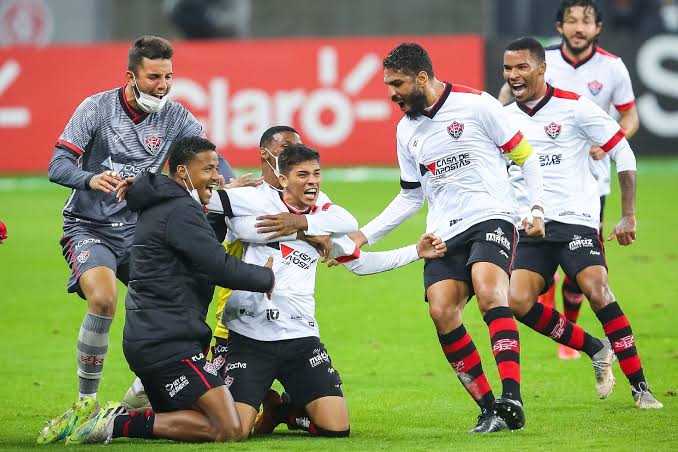 Leia mais sobre o artigo COPA DO BRASIL: Vitória goleia o Inter e vai as oitavas