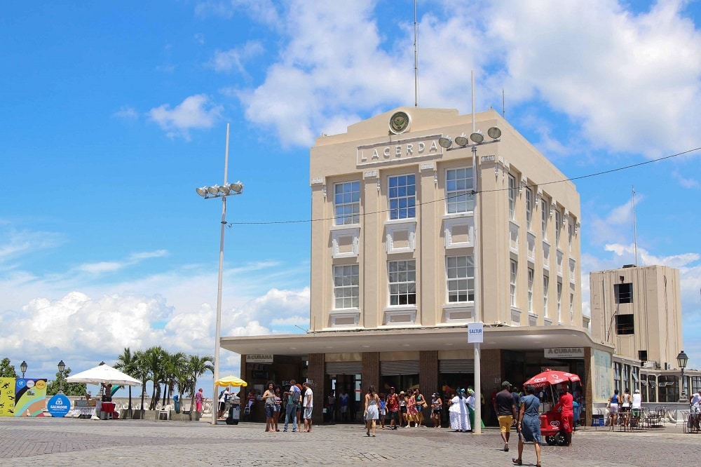 Leia mais sobre o artigo “Trombadinhas” agem nos finais de semana, á luz do dia, em fente ao elevador lacerda na praça municipal