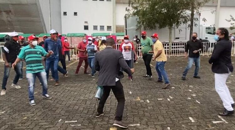 Leia mais sobre o artigo Repórter é agredido por militantes de esquerda na porta da ALBA. Veja detalhes