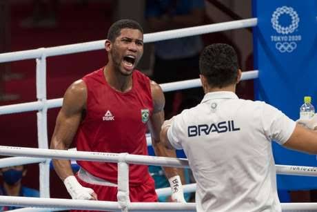 Leia mais sobre o artigo Baiano Hebert Conceição vence mais uma e avança para semifinal do Boxe nas olimpíadas