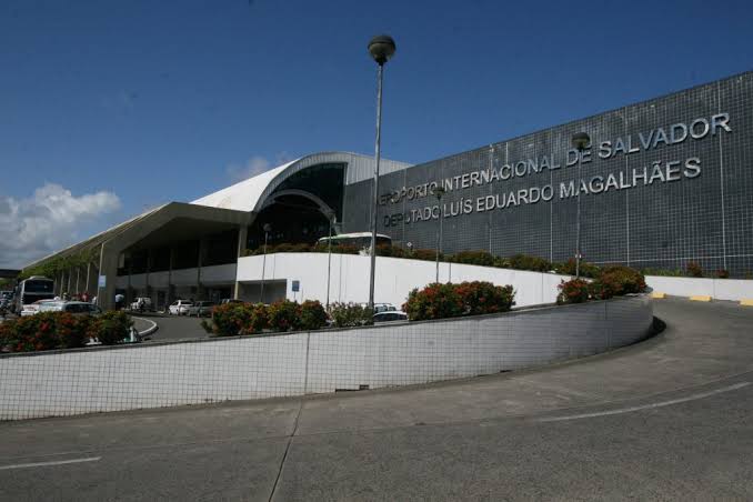 Leia mais sobre o artigo CASA DE MÃE JOANA: motoristas clandestinos, fazem a “festa” no aeroporto durante as noites por não terem agentes da transalvador no local