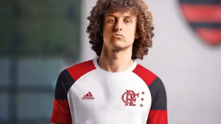 Leia mais sobre o artigo Flamengo contrata David Luiz