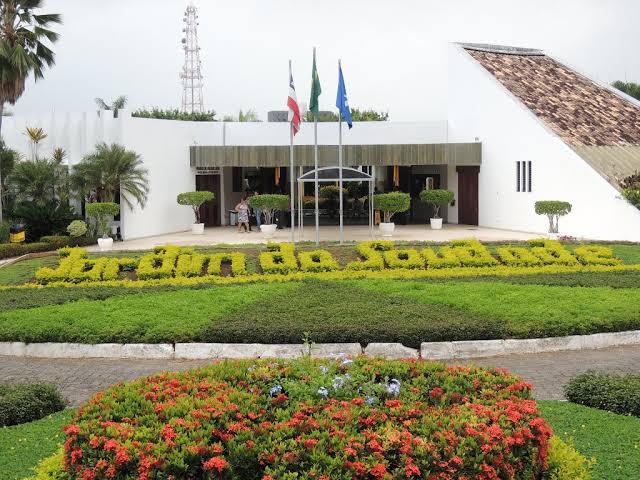 Leia mais sobre o artigo Finados: Visitantes elogiam limpeza e organização do cemitério jardim da saudade