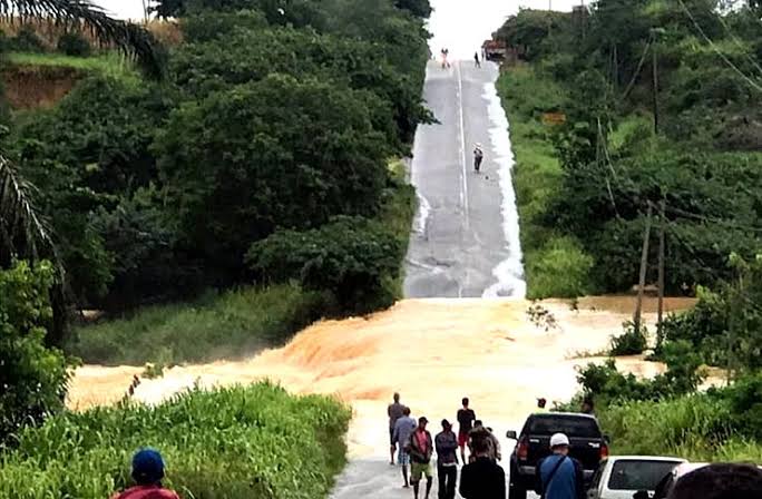 Leia mais sobre o artigo Estado da Bahia entra em alerta vermelho devido ás chuvas. Veja a lista de rodovias interditadas