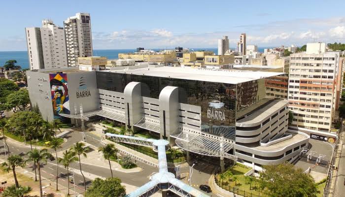 Leia mais sobre o artigo Quadrilha criminosa rouba carga de celulares no estacionamento do Shopping Barra