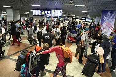 Leia mais sobre o artigo Turistas reclamam dos assédios no aeroporto de salvador por motoristas clandestinos de aplicativo. Veja os relatos