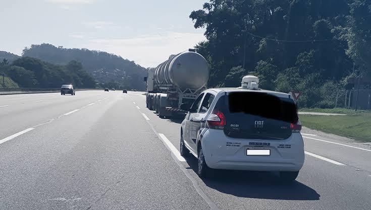 Leia mais sobre o artigo Após aumento dos combustíveis, transportadoras contratam escolta armada para prevenir roubo do produto nas rodovias