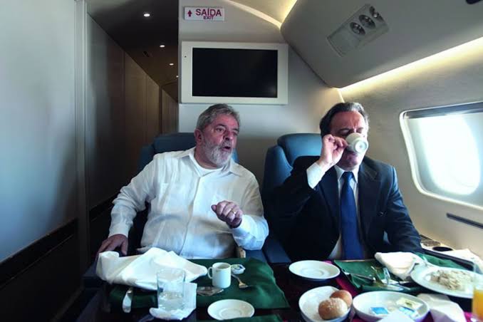 Leia mais sobre o artigo “Lula sendo Lula”: De jatinho á suítes presidenciais, saiba as mordomias nas viagens de lula bancado pelo Fundo Partidário