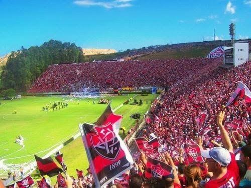 Leia mais sobre o artigo Falta de organização marcou o jogo do vitória no Barradao com sócios empurrados nas cadeiras