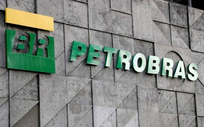 Leia mais sobre o artigo EFEITO BOLSONARO: PETROBRAS reduz preço do diesel