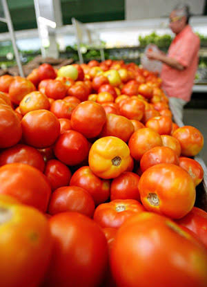 Leia mais sobre o artigo Preço do tomate dispara e chega a R$: 14,00 em Salvador