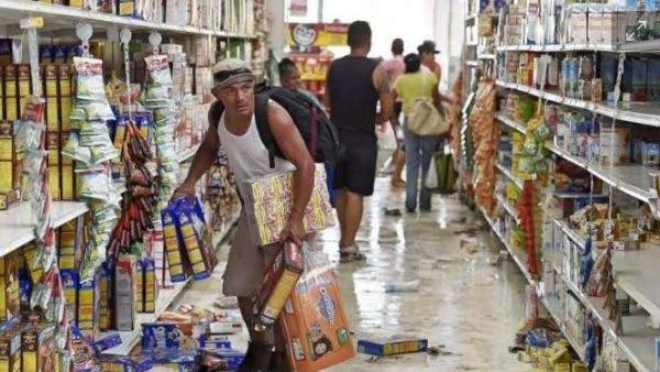 Leia mais sobre o artigo CAOS ! Argentina entra em colapso com diversos saques a mercados e lojas