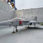 Mais um caça chega ao Brasil para reforçar defesa aérea