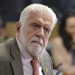 Jaques Wagner se recusou a fornecer senhas de seus celulares à PF
